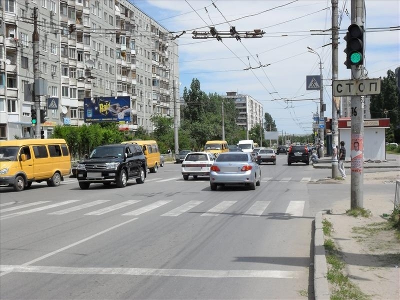 7 ветров волгоград. Остановка 33 школа Волгоград. Остановка Симонова Волгоград. Ман Волгоград на 7 ветрах. Симонова 6 Волгоград.